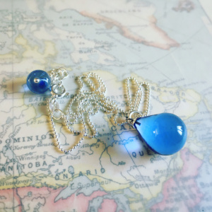 BLEU TURQUOISE PENDENTIF GOUTTE