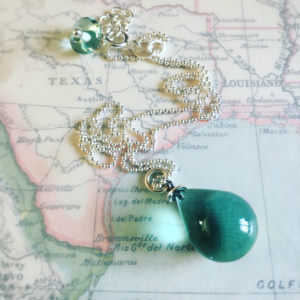 VERT ANTIQUE PENDENTIF GOUTTE (2)