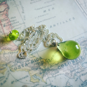 VERT CHARTREUSE PENDENTIF GOUTTE