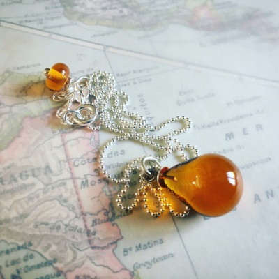 AMBRE PENDENTIF GOUTTE